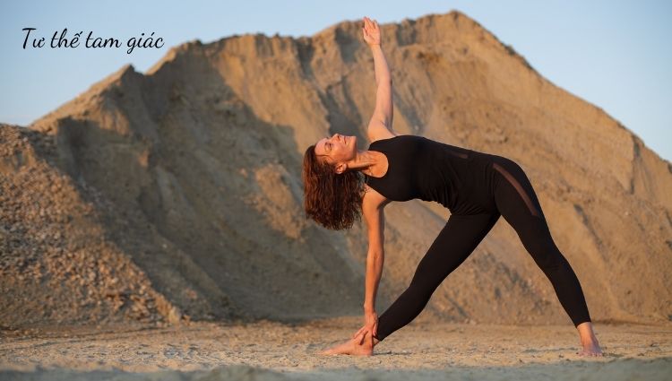 Tư thế tam giác bài tập thứ ba của yoga cho người mới bắt đầu