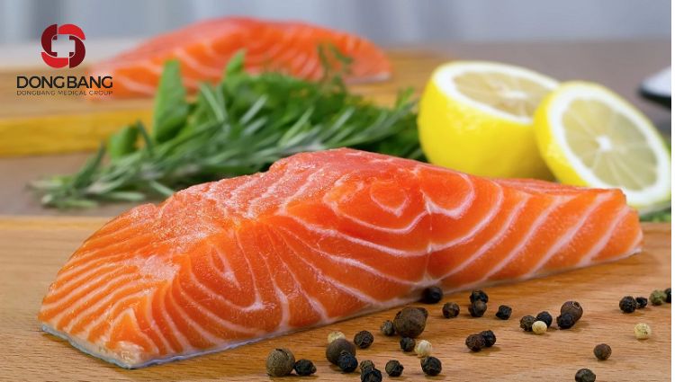 Cá hồi giàu axit béo và omega-3