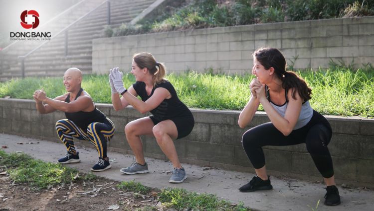 Squat là cách giảm mỡ đùi nhanh chóng 