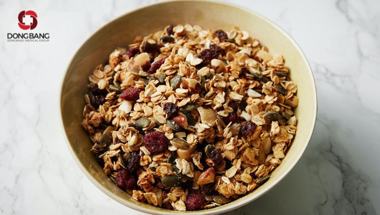 Kết hợp granola và trái cây khô sấy hỗ trợ giảm cân