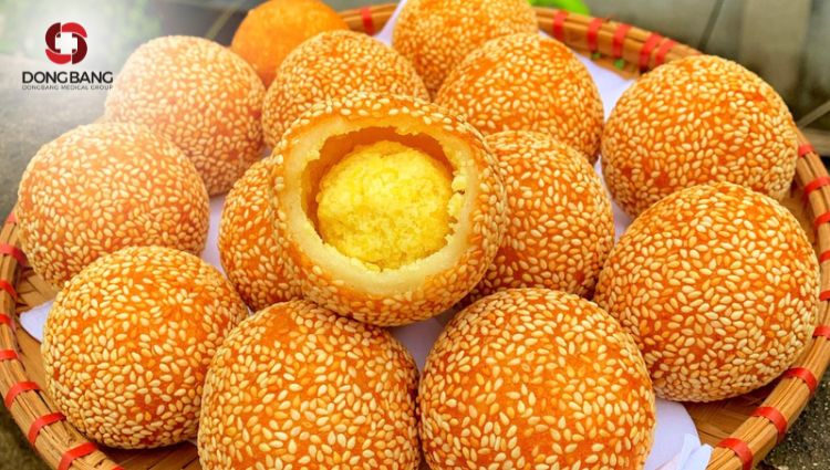 Bánh cam vừng có nhân đỗ xanh được nhiều người yêu thích