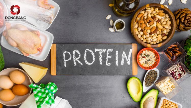 Protein rất cần thiết cho cơ thể và bạn nên bổ sung hàng ngày